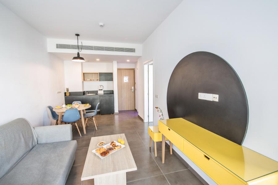 LUXURY ONE BEDROOM APARTMAN