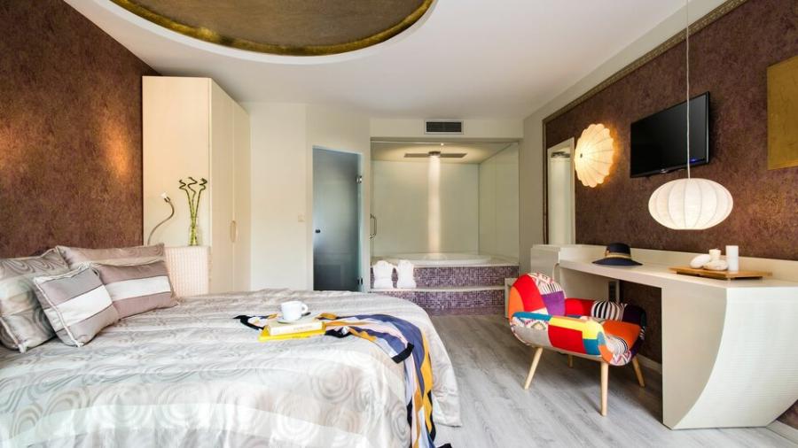 junior suite pogled dvorište sa privatnim bazenom
