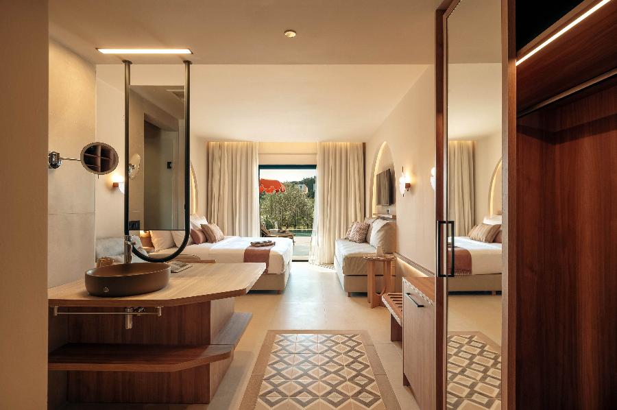 Secret Garden Pool Suite