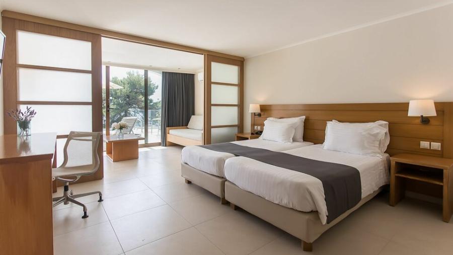 superior bungalov sa deljenim bazenom